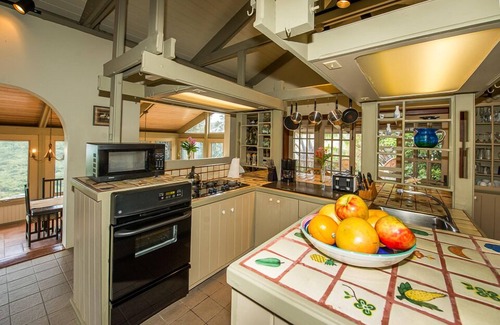 Seagrape Hill Villa | * Privado y espacioso * 3-5 dormitorios-Pool & Fitness Equipment / Wifi / estéreo / Agua Vistas