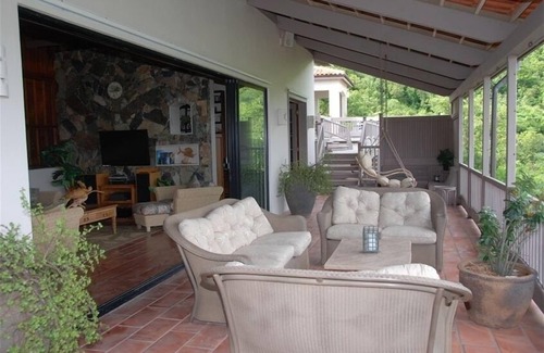 Seagrape Hill Villa | * Privado y espacioso * 3-5 dormitorios-Pool & Fitness Equipment / Wifi / estéreo / Agua Vistas