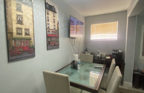 Florida Gardens Casa | Private spacious 5-bedroom house, pool, hot tub, AC, gazebo, and large backyard.