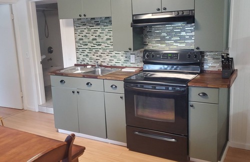 Regional District of Nanaimo Apartamento | Private, spacious, bright & cozy apartment close to all amenities.