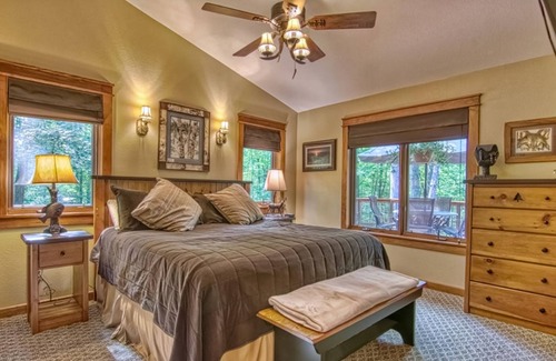 Hayward Casa | Private, spacious cabin with wrap-around deck, chef's kitchen, fireplace, & AC