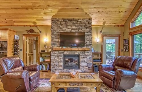 Hayward Casa | Private, spacious cabin with wrap-around deck, chef's kitchen, fireplace, & AC