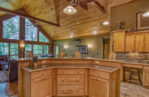 Hayward Casa | Private, spacious cabin with wrap-around deck, chef's kitchen, fireplace, & AC