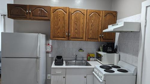Holbrook Apartamento | Private, Spacious & Comfy 1 bedroom Entire Suite With Separate Entry & Free Parking