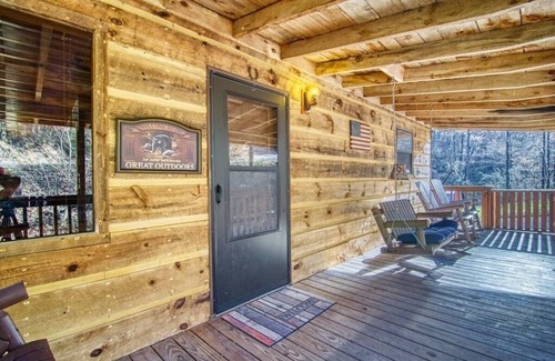 Cosby Cabina | Private - Spacious- Creek Lined Cabin