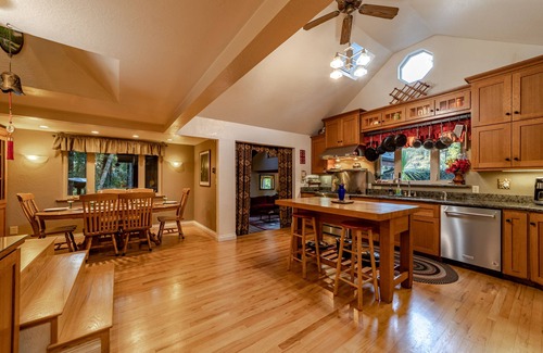 Westhaven-Moonstone Casa | Private & Spacious *Hot Tub* In the Redwoods