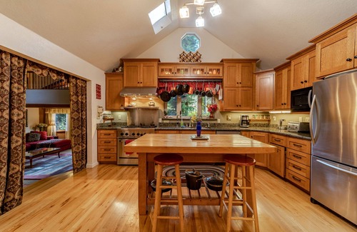 Westhaven-Moonstone Casa | Private & Spacious *Hot Tub* In the Redwoods