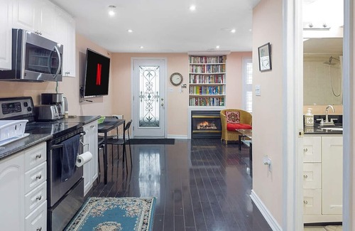 Churchill Meadows Casa | Private, Spacious with Jacuzzi & Great Location