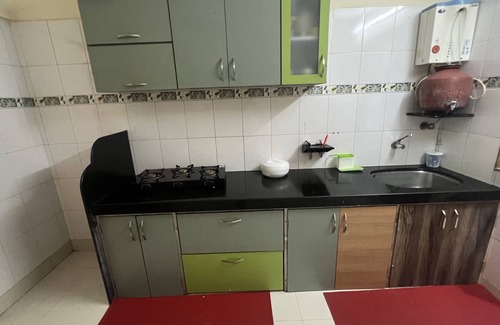 Andheri West Apartamento | private specious master bedroom with attached bathroom