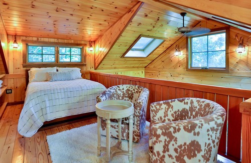 Chichester Cabina | Private Streamside Cabin
