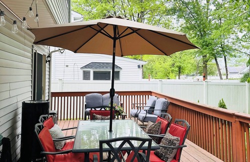 Colonia Casa | Private studio, Bedroom, living and bathroom, close to train to NY. Pet friendly