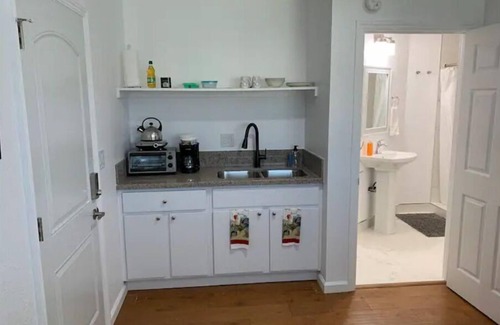 Castro Valley Casa | Private Studio/Downtown/Free Washer/Dryer/Fast Wi-Fi