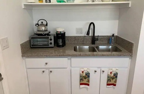 Castro Valley Casa | Private Studio/Downtown/Free Washer/Dryer/Fast Wi-Fi