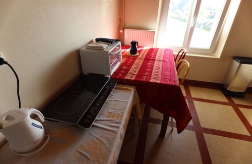 Lanildut Apartamento | "Private studio – GR34 & sea at the end of the garden"