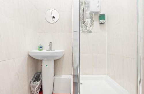 Dudley Apartamento | Private Studio in Dudley,Kitchen&Bathroom,Sleeps 1