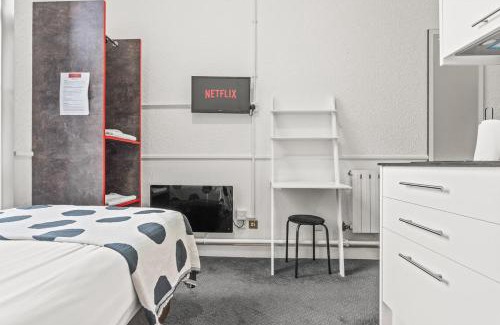Dudley Apartamento | Private Studio in Dudley,Kitchen&Bathroom,Sleeps 1