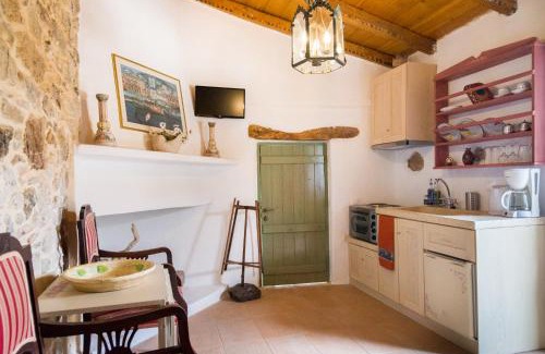 Lastros Apartamento | Private studio in historic house