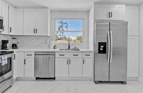 Beachway Estates Casa | Private Studio in Glamorous Pool Villa