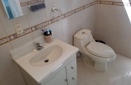 Ciudad Cariari Casa | Estudio privado tipo loft que incluye traslado al aeropuerto.