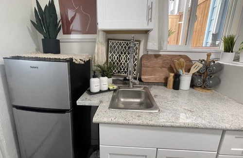 Roosevelt Casa | Private studio near Green Lake/Lightrail/I-5