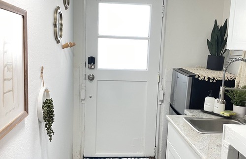Roosevelt Casa | Private studio near Green Lake/Lightrail/I-5