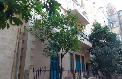 Beirut Central District Apartamento | Private Studio, nice terrace , special location, calm area in Ashrafieh region.