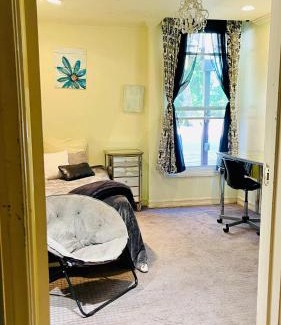 Encino Casa | Private Studio Style View Pool Big Estate Oasis Extra Fee 4 Guest Clea-ning Pet WOMEN ONLY