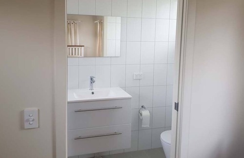 Mullumbimby Apartamento | Nuevo estudio privado: dos minutos a pie de la ciudad.