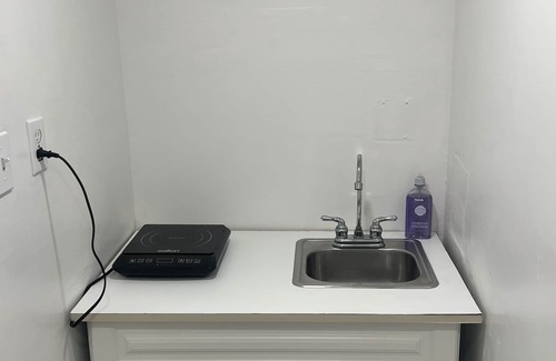 Brampton Casa | Private studio unit close to transit