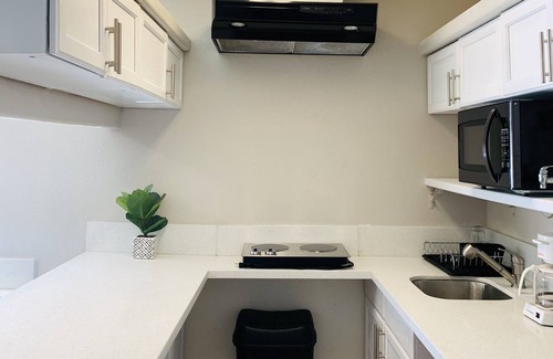 North Las Vegas Apartamento | Private Studio, own entry, kitchenette, full bath.