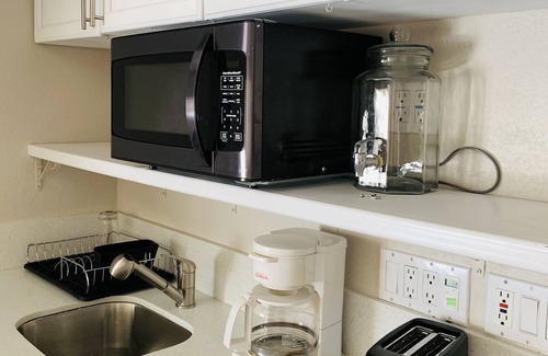 North Las Vegas Apartamento | Private Studio, own entry, kitchenette, full bath.