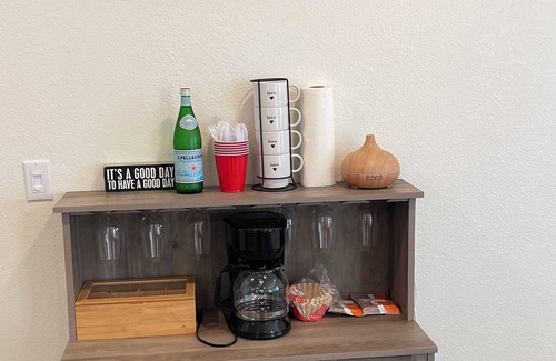 West Sacramento Apartamento | Private studio luxury sleeps 5 WiFi Min to DT Sac, Airport, UC Davis Med