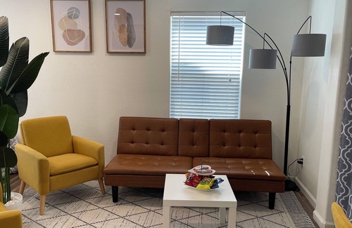 West Sacramento Apartamento | Private studio luxury sleeps 5 WiFi Min to DT Sac, Airport, UC Davis Med