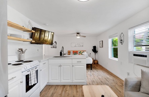 South Palm Park Neighborhood Association Apartamento | Private Studio w/ Fenced Yard Steps 2 Waterfront