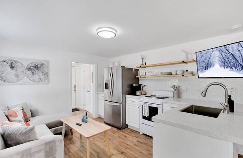 South Palm Park Neighborhood Association Apartamento | Private Studio w/ Fenced Yard Steps 2 Waterfront