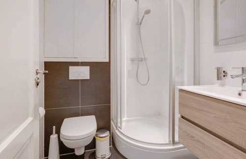 Jordaan Cama Y Desayuno | SUPER Luxurious Studio | Couple Getaway | JORDAAN AREA!