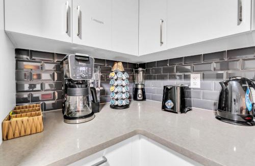 Southeast Calgary Apartamento | Private, Stylish and Peaceful 2BR Guest Suite