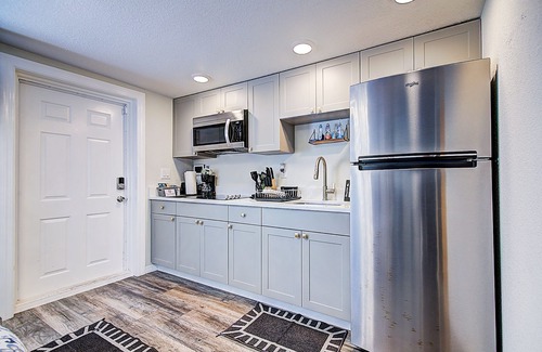 Ybor City Apartamento | Private Stylish Studio Apartment!!