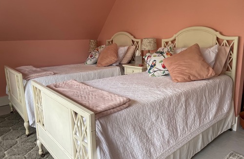 Southern Coast Cama Y Desayuno | Private suite...entire 3rd floor.