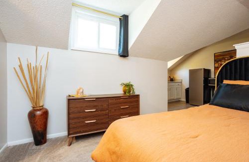 Lee's Summit Casa | Private Suite Near It All - Prime Location