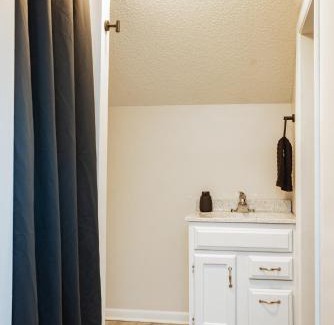 Lee's Summit Casa | Private Suite Near It All - Prime Location