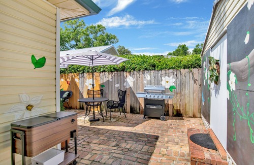 Warrington Cabaña | Private Suite & Patio. Minutes to Downtown & NAS Pensacola