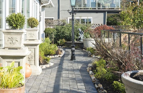 Upper Lonsdale Casa | Private suite with panoramic views of the downtown Vancouver & Ocean view