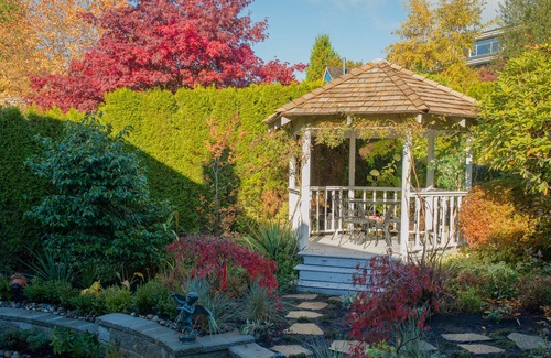 Upper Lonsdale Casa | Private suite with panoramic views of the downtown Vancouver & Ocean view