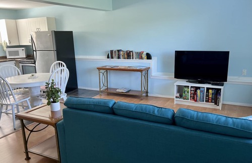 Regional District of Nanaimo Casa | Private suite w/ kitchen - 2 minutes from the beach