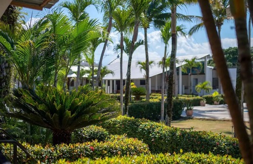 Playa Chiquita Apartamento | Private suite with huge pool, near Playa Chiquita