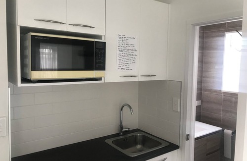 Somerville Apartamento | Private Suite with Private Kitchen, Bathroom & Access