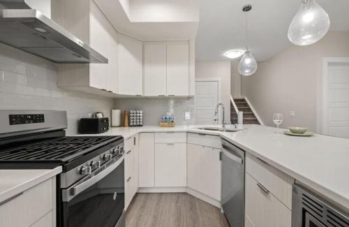 Sage Hill Apartamento | Private Suite with Queen Bed, Queen Sofa Bed, Netflix, Patio, Sleeps 4
