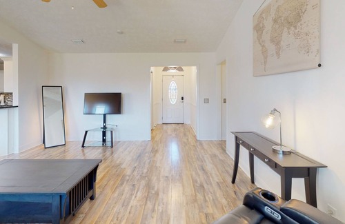 Cedar Grove Casa | Private sunny stay with an enclosed yard