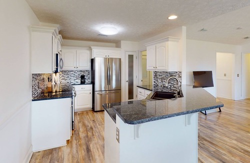 Cedar Grove Casa | Private sunny stay with an enclosed yard